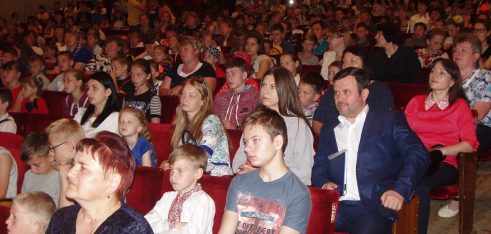 Директор РЦ Олександр Гербеда та начальник ГТУ юстиції у Житомирській області Олександр Грабар привітали дівчаток та хлопчаків з Міжнародним днем захисту дітей