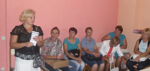 «Право стає регулятором життя людини, а не перешкодою на шляху вирішення її особистих завдань», – відзначила начальник Романівського бюро під час тренінгу в територіальному центрі з соціального обслуговування населення Романівської РДА