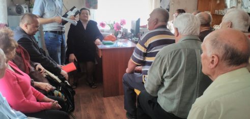 Фахівці Новоград-Волинського місцевого центру розповіли людям з вадами зору про можливість отримання безоплатної правової допомоги