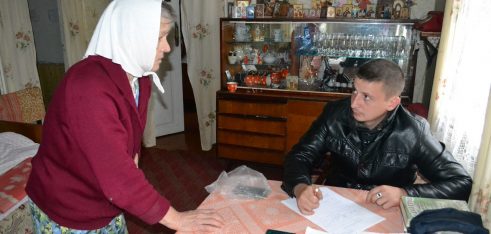 Фахівці Любарського та Олевського бюро правової допомоги консультують на дому