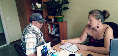 Фахівці Коростенського місцевого центру надали правову консультацію стосовно відшкодування моральної та матеріальної шкоди