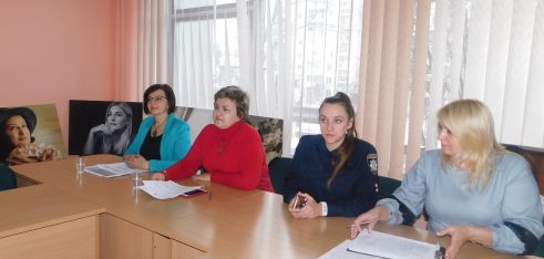 Об’єднати зусилля, щоб допомогти постраждалим від домашнього насильства