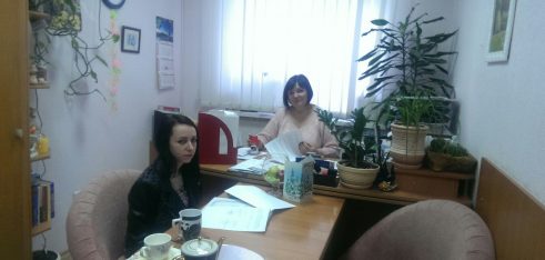 У взаємодії з службами на місцях