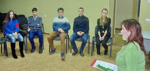 Інтегратор Шосткинського місцевого центру провела навчання для молодіжної дорадчої ради
