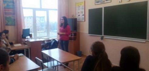 У рамках Всеукраїнського тижня права проведено правоосвітній захід з учнями Сумської середньої школи №27