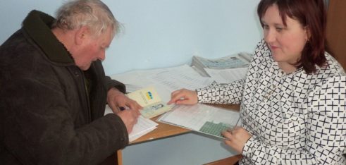 Спеціалісти Шосткинського місцевого центру відвідують віддалені села