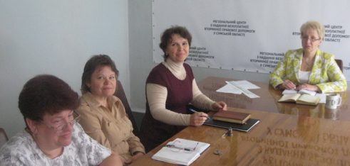 Обговорення досвіду колег під час наради в Регіональному центрі