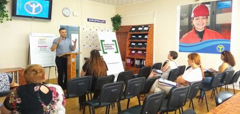 Четвертий київський місцевий центр роз’яснював роботодавцям юридичну відповідальність за незаконне звільнення працівників