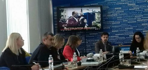 Національна “гаряча лінія” із попередження домашнього насильства, торгівлі людьми та гендерної дискримінації з 24 листопада 2017 року змінює короткий номер 386 на загальноєвропейський номер 116 123.