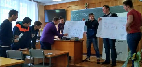 Вихованці Київського вищого професійного училища будівництва та архітектури змагалися у конструюванні мапи успіху національної системи безоплатної правової допомоги