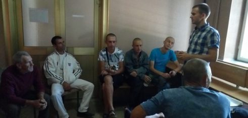 Відвідувачі Чутівського районного сектору з питань пробації ознайомилися                            з факторами, що впливають на рівень злочинності в Україні