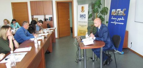 Керівники ОТГ більше дізнались про роботу системи безоплатної правової допомоги