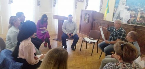 Спільна праця задля задоволення інтересів людей