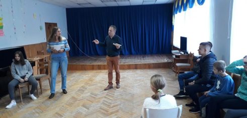 “Чи варто завжди говорити правду?” Спілкуємось з дітьми Київського центру соціально-психологічної реабілітації.