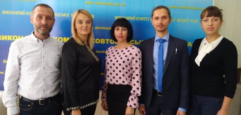 Реагуючи на правові потреби громад: у м. Жовті Води обговорили тему насильства у сім’ї