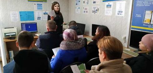 Безробітним ковельчанам розповіли про виборчі права та гендерну рівність