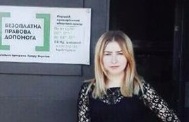 Правники допомогли переселенці відновити документи про освіту