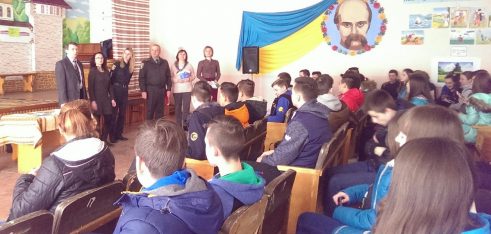 Фахівець Радехівського бюро провела заходи для педагогів та школярів