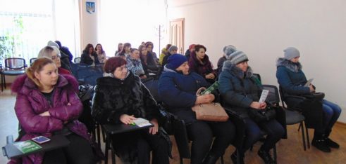 Не мовчати, а діяти: фахівці Регіонального центру розповіли безробітним жінкам про домашнє насильство