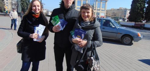 Лучанам – про виборче право, відповідальне батьківство та безоплатне забезпечення ліками