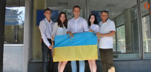 У День Прапора Четвертий місцевий центр роздав нові буклети