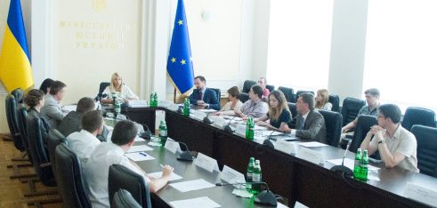 Круглий стіл: відкриття центрів з надання БВПД