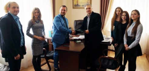 Клієнтам Другого київського місцевого центру допомагатимуть кращі студенти університету ім. Грінченка