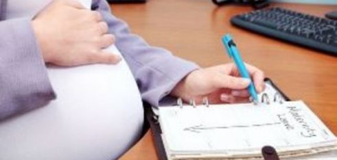 Про механізм декретних виплат в Україні інформують юристи Першого дніпропетровського місцевого центру