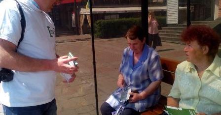 Вуличне інформування мешканців Полтави про систему правової допомоги.