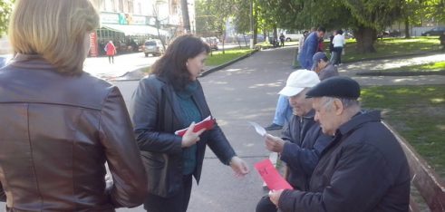 У Конотопі фахівці місцевого центру провели вуличне інформування