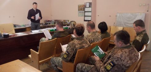 В Дарницькому районному у м. Києві військовому комісаріаті відбулась лекція щодо можливості приймати участь у виборах за фактичним місцем проживання