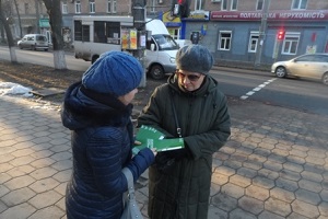 Другий полтавський місцевий центр з надання БВПД продовжує акцію «вуличного інформування»
