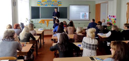 У м. Глухів відбувся круглий стіл «Недитячі сутички: хто несе відповідальність за дитину в школі?»