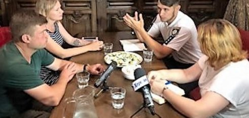 Сніданок з поліцейськими