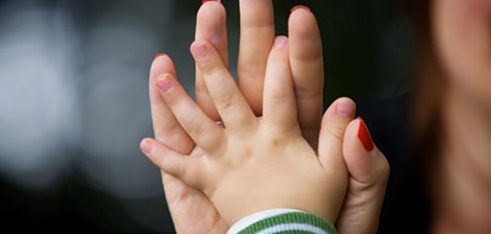 Допомога одиноким матерям