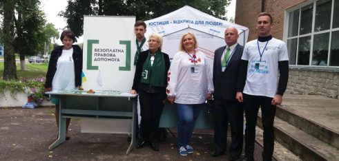 Робоча група «мобільних точок доступу» до системи БВПД консультувала громадян у Середино-Будському районі