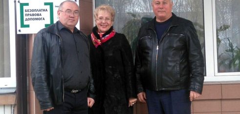 Допомагаючи громаді