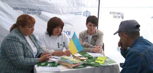 Мобільний інформаційний пункт завітав у Хоростків та Гримайлів