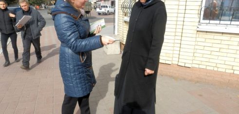 Ніжинським МЦ проведено виїзне консультування та вуличне інформування мешканців Носівського району