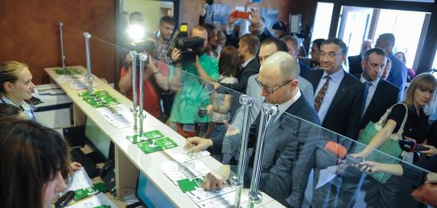 «Люди повинні мати право на захист, і це право повинна гарантувати держава» – Прем’єр-міністр України Арсеній Яценюк