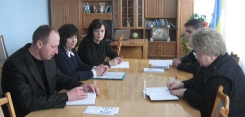 Робоча  зустріч  представників  Кременецького місцевого центру з надання БВПД  з головою Шумської районної ради