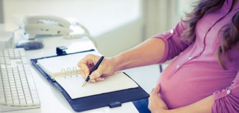 Гарантії для жінок, які мають дітей, в сфері трудових правовідносин