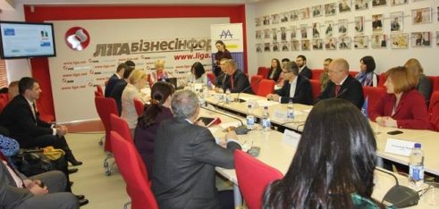 “Діяльність адвоката в роботі з судовими та правоохоронними органами: війна і мир”, – круглий стіл у Києві