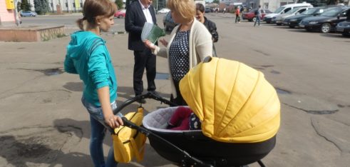 «Вуличне» інформування мешканців м.Ніжина представниками  Регіонального центру та Ніжинського МЦ