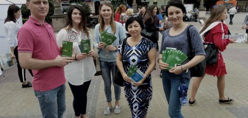 Мобільний пункт консультування працював на центральній площі міста Тернополя