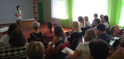 У Новомиргороді фахівці бюро правової допомоги та освітяни об’єднують зусилля  щодо протидії домашньому насильству та булінгу