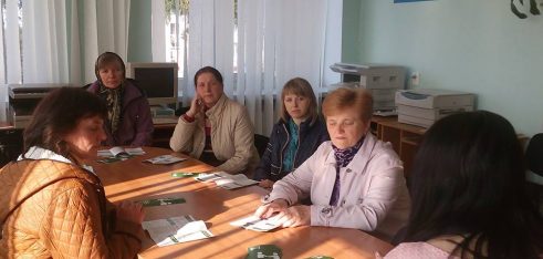 Про припинення дії договору оренди землі та трудові права жінок дізналися в районних центрах зайнятості