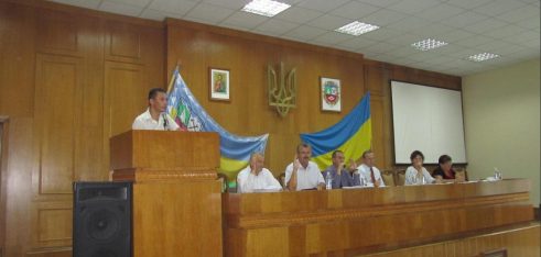 Представник Коломийського місцевого центру з надання безоплатної вторинної правової допомоги на сесії районної ради коротко розповів про початок роботи новоствореної установи