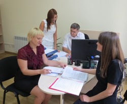 Здійснення функцій фронт-офісу (прийняття/видачі документів) забезпечуватимуть місцеві центри з надання безоплатної вторинної правової допомоги області