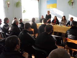 В рамках Всеукраїнського тижня права, правопросвітницької та виховної роботи, представники системи безоплатної правової допомоги регіону відвідали Сокирянську виправну колонію № 67